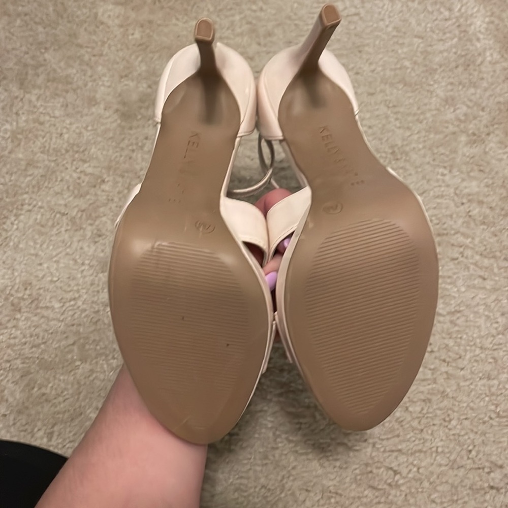 Tan heels - Picture 4 of 4